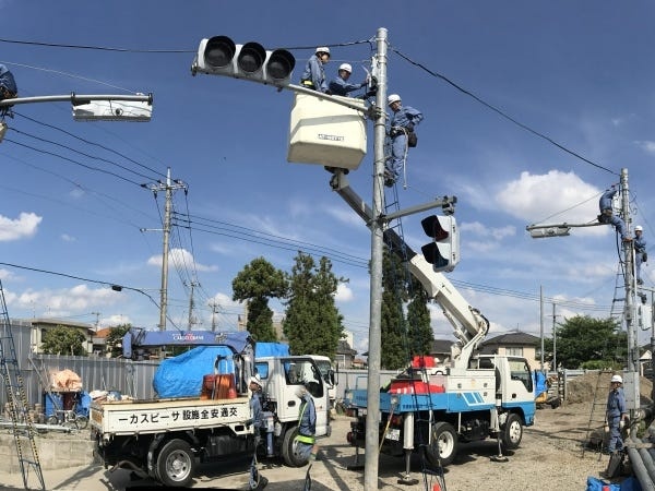 街中を歩いていると、自分の点検した信号機に出会えることも。社会の安全を守ることに貢献していると、充実感を味わえる瞬間です。