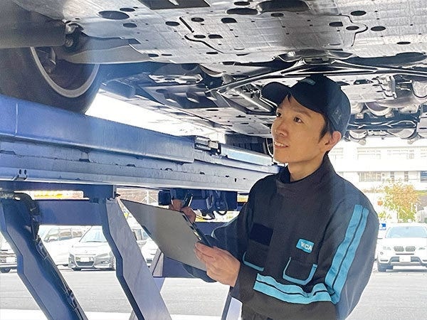 ビフォーアフターだけでなく、途中段階でも写真を撮るなど慎重に進めています。丁寧な作業で、お客様からの信頼を獲得していきましょう。