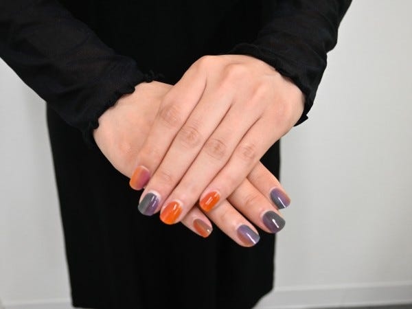 私服OK、髪型もネイルも自由です！仕事のために縛られることなくおしゃれを楽しめるのもポイント