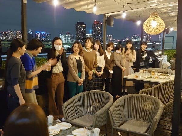 同じ会社のメンバーです。