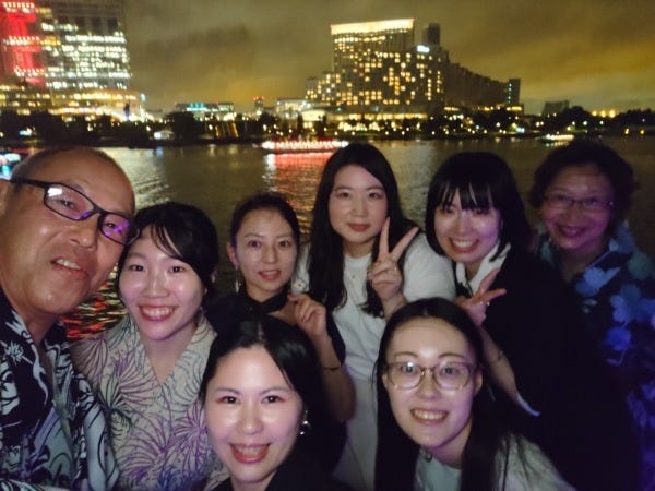 秋のイベントで屋形船の貸し切りです。