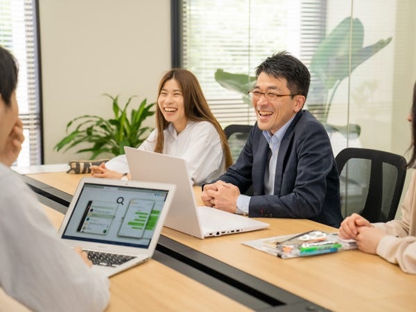 社員の平均年齢は25歳。代表も40代で、若手が中心となって活躍しています。コミュニケーションは活発で、アイデアを提案しやすい環境です。