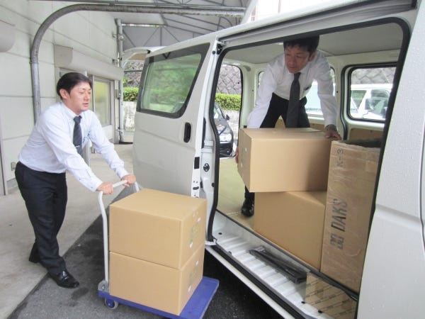 月間の取扱件数は約1万件を超え、業界トップクラスの実績を誇ります。オリジナルのカタログギフトなども展開しており、ニーズは絶えません。