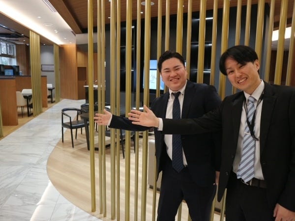 一緒に働くリフォームメンバーです。現在は部長と男性メンバー4名と女性アシスタント1名の計6名が活躍中。女性営業マンも大歓迎♪