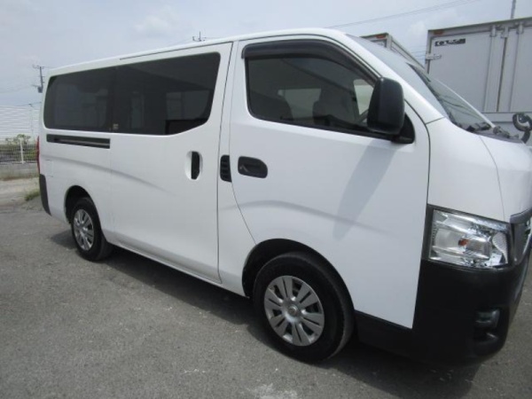 商品を積むこともあるので、キャラバン車を使って頂きます。普通免許(AT限定可)で運転出来ますよ。