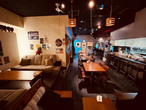 ソファー席でゆっくりお楽しみいただくお客様が多くいらっしゃいます♪