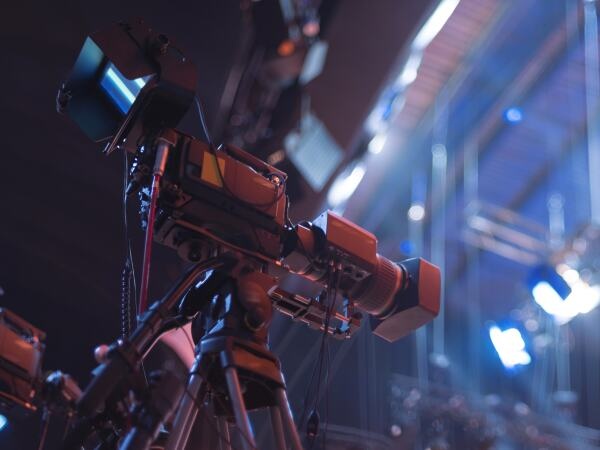 生放送の緊張感とチームの一体感がやみつきに！毎日が新しい発見の連続です。