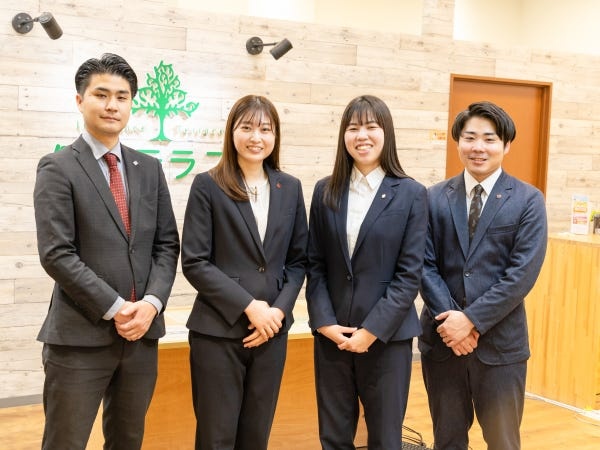 弊社が大事にしているのは「チーム営業」。お客様にとってどの保険が最適なのか、商談前に先輩達と相談し、一緒にプランを考えます