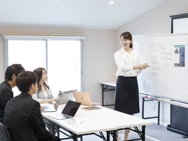 顧客サポートスタッフ・正社員（未経験OK・学歴不問）