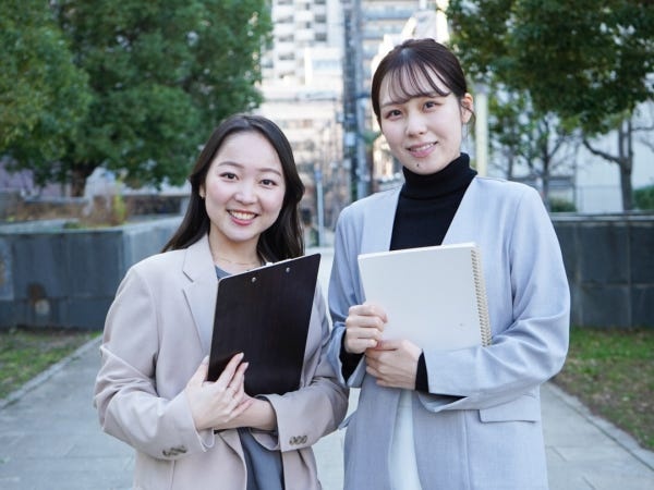 女性スタッフが多く活躍しています。未経験でも一から不動産や営業について学びながらお仕事できます。