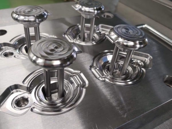 金型はあなたのアイディア次第で変わっていくおもしろい仕事です。