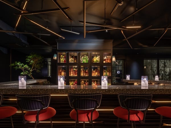 豊富なお酒の知識と技術が身に付く環境です