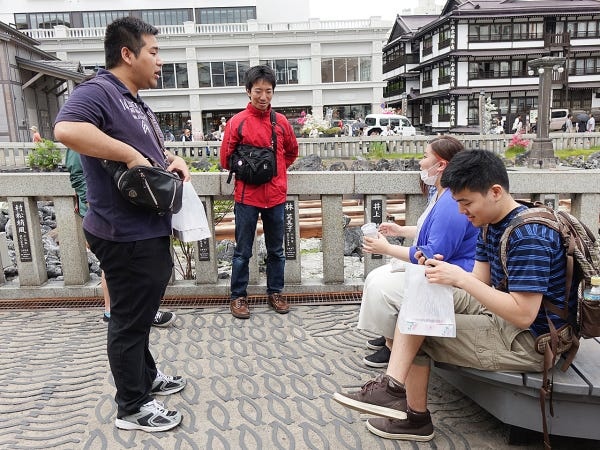 草津での研修時。上下なく和気あいあいとしております。