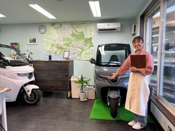 店舗にて受付業務を行っていただきます。