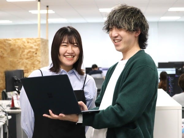 入社後は、先輩によるOJTで丁寧に仕事をお教えします。土日祝休みで年間休日125日。メリハリをもって働けます。