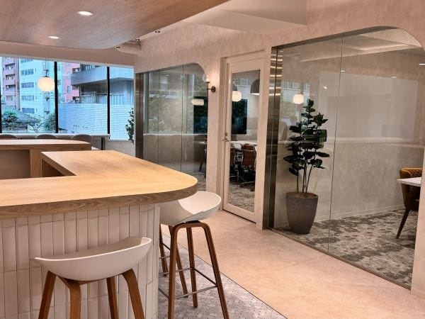 カフェのような綺麗な新オフィスです！??