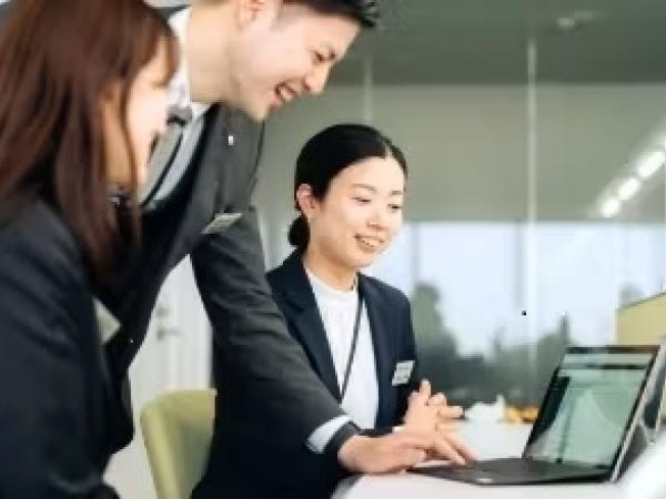 営業事務では、各国の海外引越の手配をエリア毎に担当しております。適正を見てエリアの配属を決める為、1からでもご安心ください。