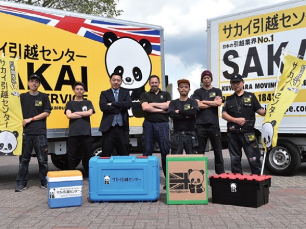 サカイの海外支店でも、パンダトラックが活躍中。