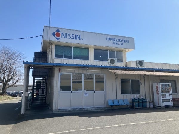 群馬県前橋市にある工場です。現在34名が在籍し、20代から60代の幅広い年齢層の従業員が業務に取り組んでいます。