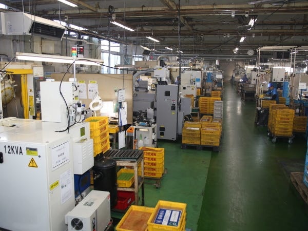工場内は5S活動を取り入れ、整理整頓を心掛け清潔な職場環境です。