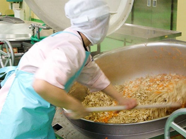 小学校・中学校給食調理員募集！調理師・栄養士資格を活かせる