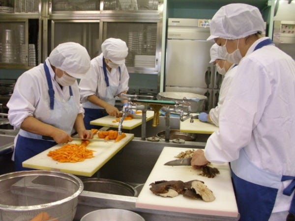 小学校・中学校給食調理員募集！調理師・栄養士資格を活かせる