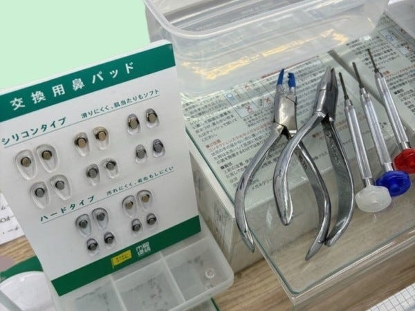 未経験でも大丈夫！丁寧にメガネの調整やフィッティング、視力検査といった専門知識もイチから習得できます！