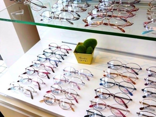種類豊富な商品から、お客様に合った眼鏡のご提案し、笑顔を創造します！