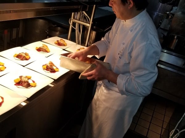 婚礼や二次会、各種パーティなどもあり、通常のレストランとは違った経験もできます。