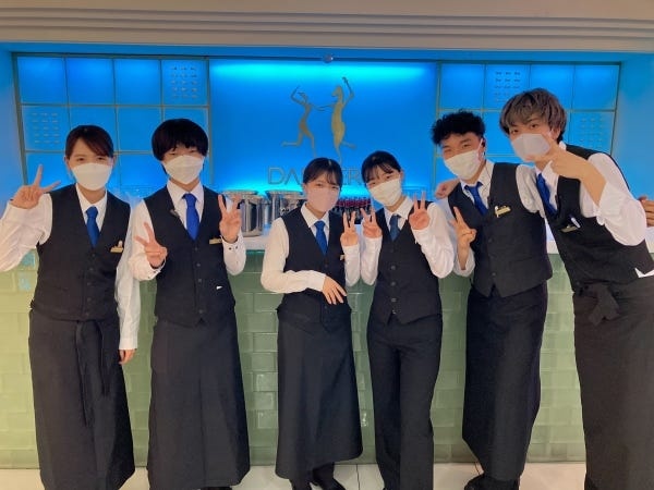 人不足と言われている昨今でもアルバイトが３０名以上いる働きやすい環境です。定休日に集まれるメンバーで食事会なども定期的にやってます。