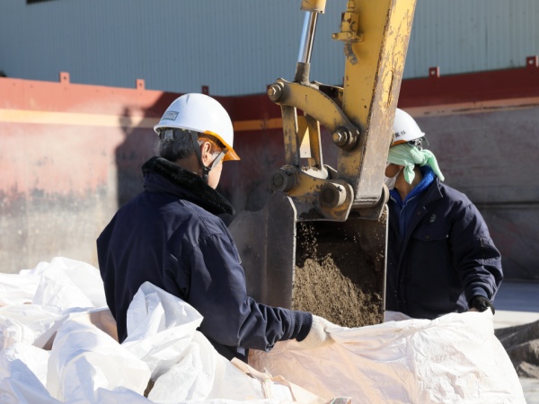 工場内作業員（未経験可）コンクリート塊からの分別作業