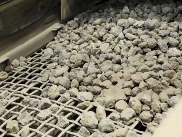 工場内作業員（未経験可）コンクリート塊からの分別作業