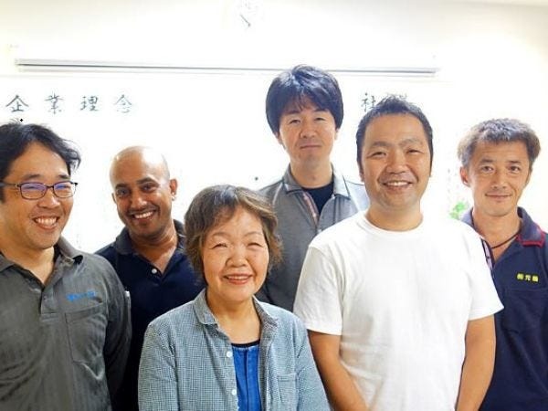 一番右が何でもできる元気中村さん！白いTシャツが一応代表のしんさん