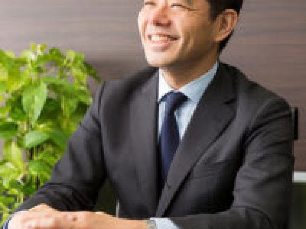 弊社社長の鈴木庸介です。経営理念は「happy！」お客様の満足度と共に、社員の満足度も大切にしています。