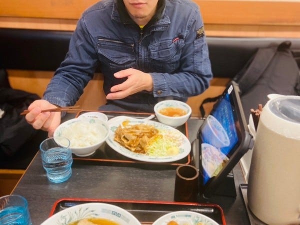 同じ現場メンバーで昼ご飯を食べてきました！現場仕事なのでガッツリ系のお店に行くことが多いです！この日はみんな大好き『日高屋』に行きました！