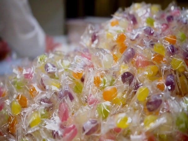 お菓子の包装・検品スタッフ募集！未経験歓迎