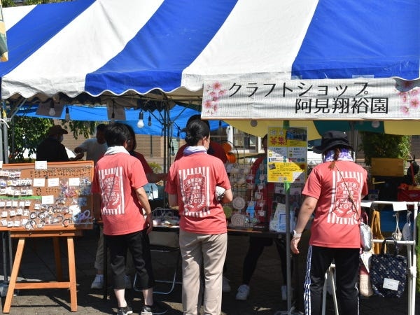 地域の皆さまにも「阿見翔裕園」を知って頂く機会として、地域のお祭りにも参加。たくさんのお客様がお越し下さいました。