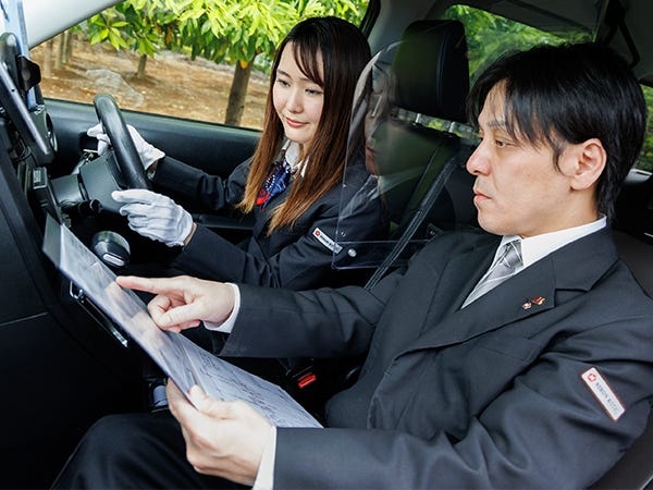 最寄り駅から徒歩5分で通勤もラクラク。駐車場も完備されているので車通勤もOKです！