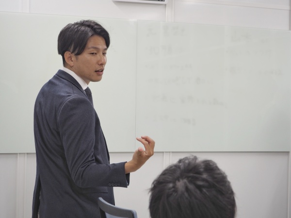 経営層を支える秘書職｜資料作成・スケジュール調整など