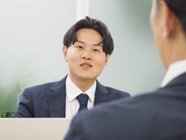 経営層を支える秘書職｜資料作成・スケジュール調整など