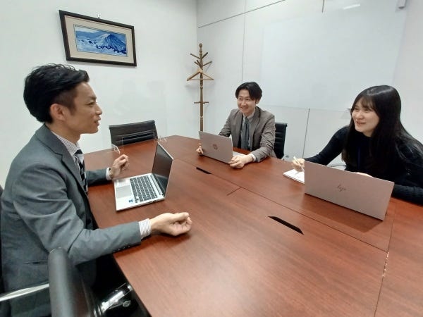 年齢社歴に関係なく意見を交わせることも当社の自慢。より良いサービス・より良い職場づくりを社員一丸となって目指しています。