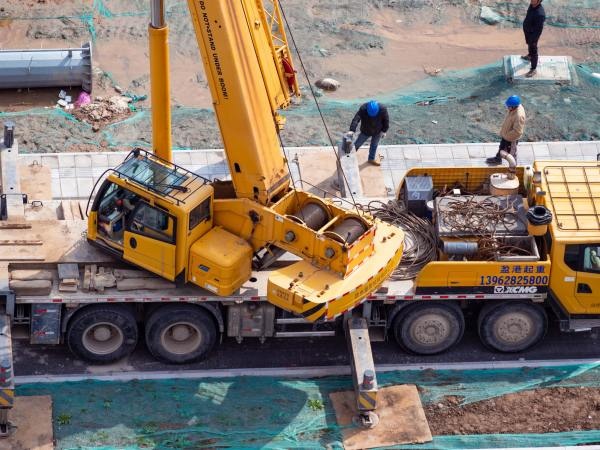 石油プラントの安全管理スタッフ募集！宿舎対応可、自動車免許必須