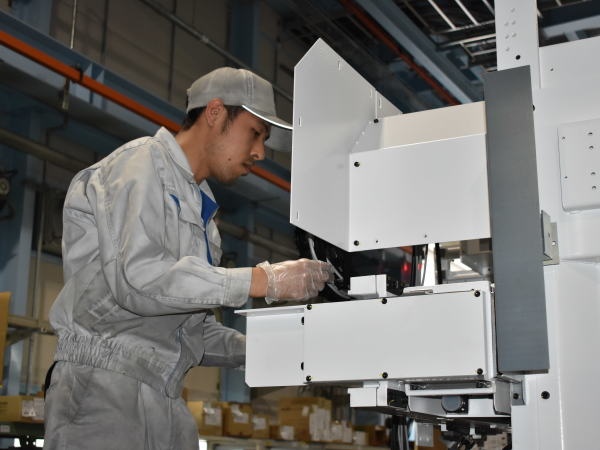 ＡＴＣを組立てている様子