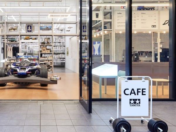 模型店スタッフ｜プラモデル、RCカーなどの販売・接客