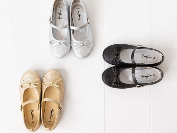 取扱商品画像：発表会用の子供の靴です。