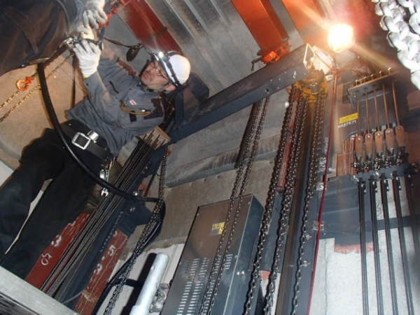 残業ほぼなし！整備工事や修理は業務時間が決められており、月10時間以下と短めです。