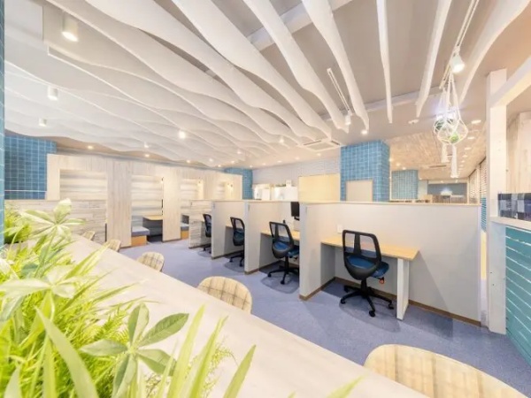 移転先コワーキングスペースも使用可能です