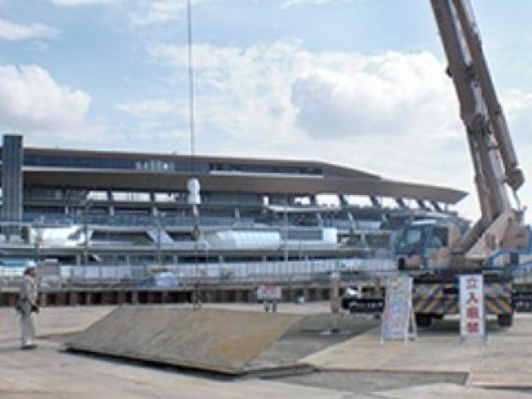 移動式クレーンオペレーター（未経験可）地図に残る建造物に関わる仕事