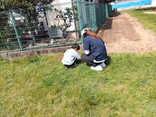 天気のいい日は外でのびのびと遊びます♪