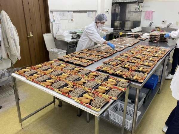 調理・盛付スタッフ募集！配達業務もあり